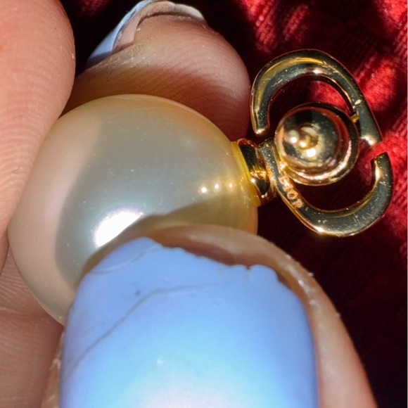 Dior Pearl Earrings - Picture 5 of 5